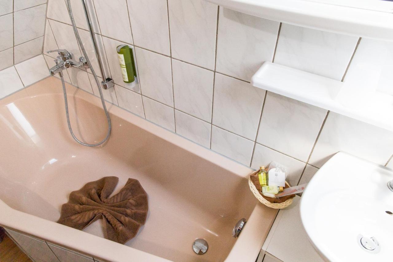 Kraeuterhotel Garni Zur Klostergrotte Nohra  Екстериор снимка